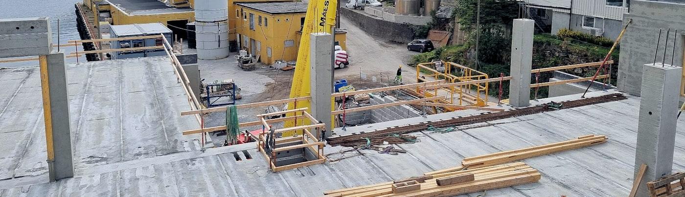 Betongkonstruksjon på Husøy